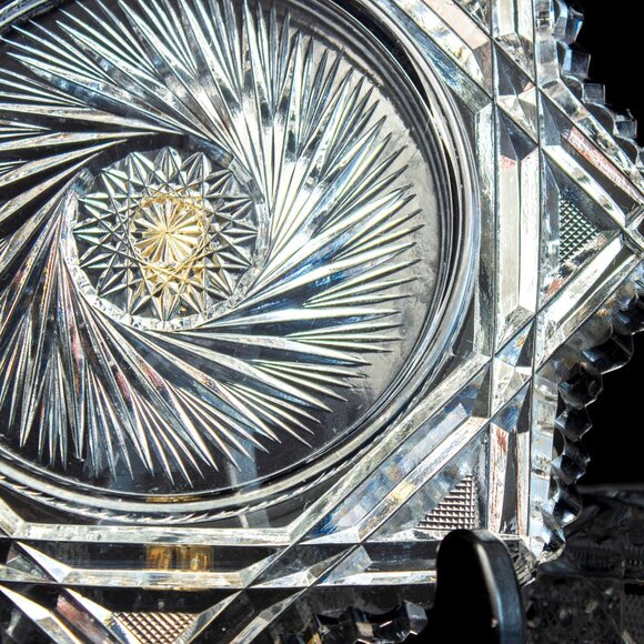 Vintage Crystal Butter Dish With Lid & Intricate Starburst Pattern - Picture 5 of 10